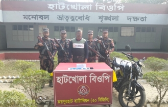 পাঁচবিবি`র উচনা সীমান্তে ইয়াবা সহ মাদক কারবারি আটক  